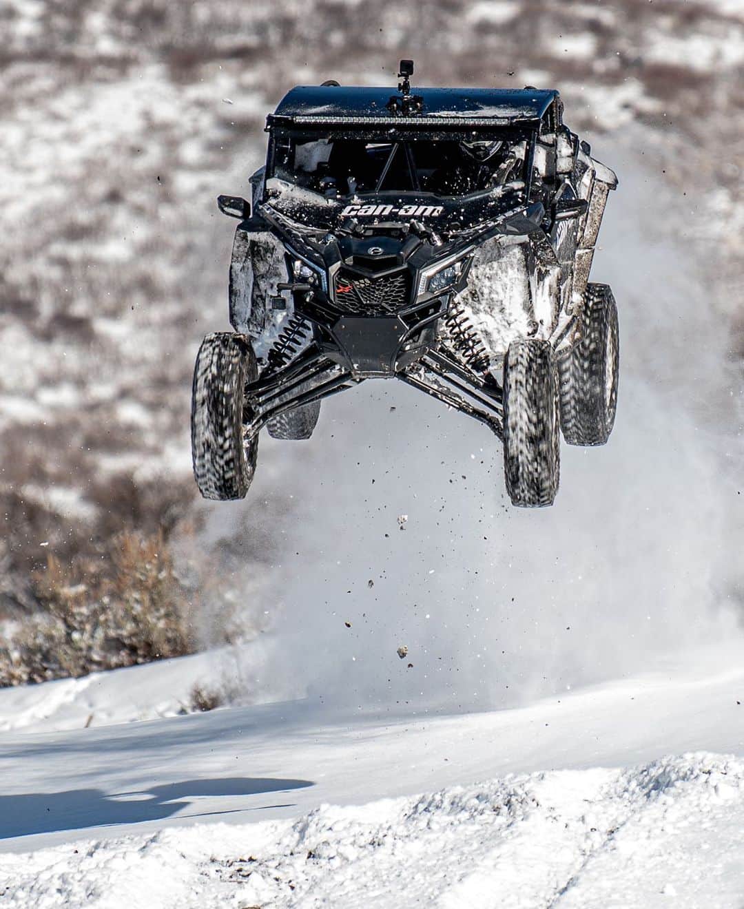 ケン・ブロックのインスタグラム：「Jumping into the new year!  Hope 2021 is a great one.  #snowsends #CanAmMaverickX3」