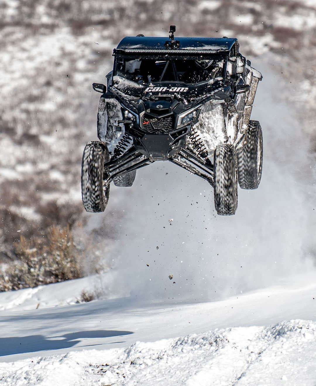 ケン・ブロックさんのインスタグラム写真 - (ケン・ブロックInstagram)「Jumping into the new year!  Hope 2021 is a great one.  #snowsends #CanAmMaverickX3」1月3日 4時50分 - kblock43