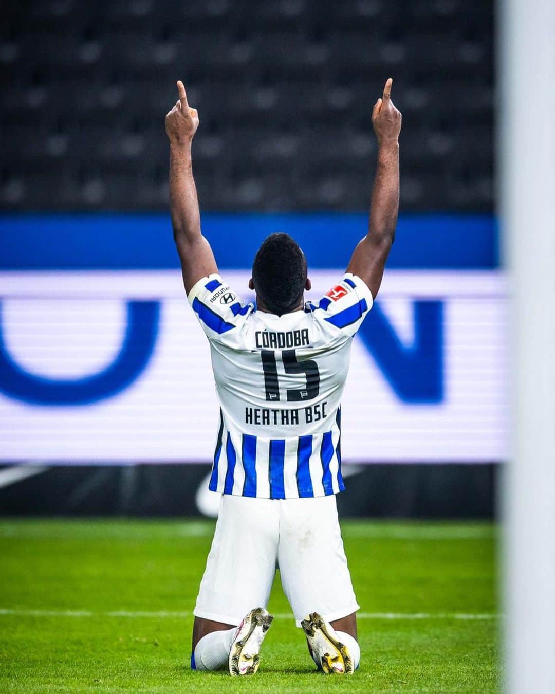 ジョン・コルドバのインスタグラム：「Importante empezar el año ganando y marcando vamos @herthabsc  #lagroriaesdeDios🙏🏾⚽️💪🏾」