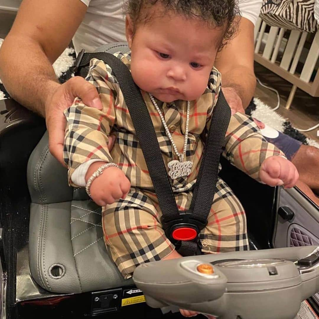 50セントさんのインスタグラム写真 - (50セントInstagram)「😏look at them cheeks, we got another winner I would say south side but this baby rich. 👀look at him i think he know he rich already.」1月3日 4時56分 - 50cent