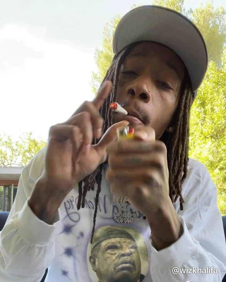 ウィズ・カリファのインスタグラム：「🔊🔊Palm Trees🔊🔊🚨🚨Stream #Fucc2020 @ fucc2020.taylorgang.com 🚨🚨😂😂✌🏾link in bio 💪🏾」