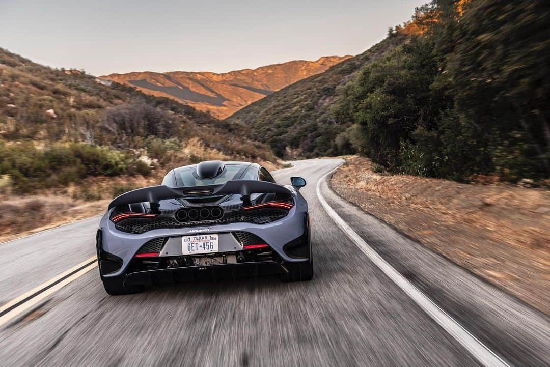 McLaren Automotiveさんのインスタグラム写真 - (McLaren AutomotiveInstagram)「​The McLaren #765LT, pictured here in Ceramic Grey overlooking the Californian sunset, is a car that redefines the pursuit of the extreme.   Faster, lighter and more aggressive, this is the next chapter in the LT story.」1月3日 5時02分 - mclarenauto