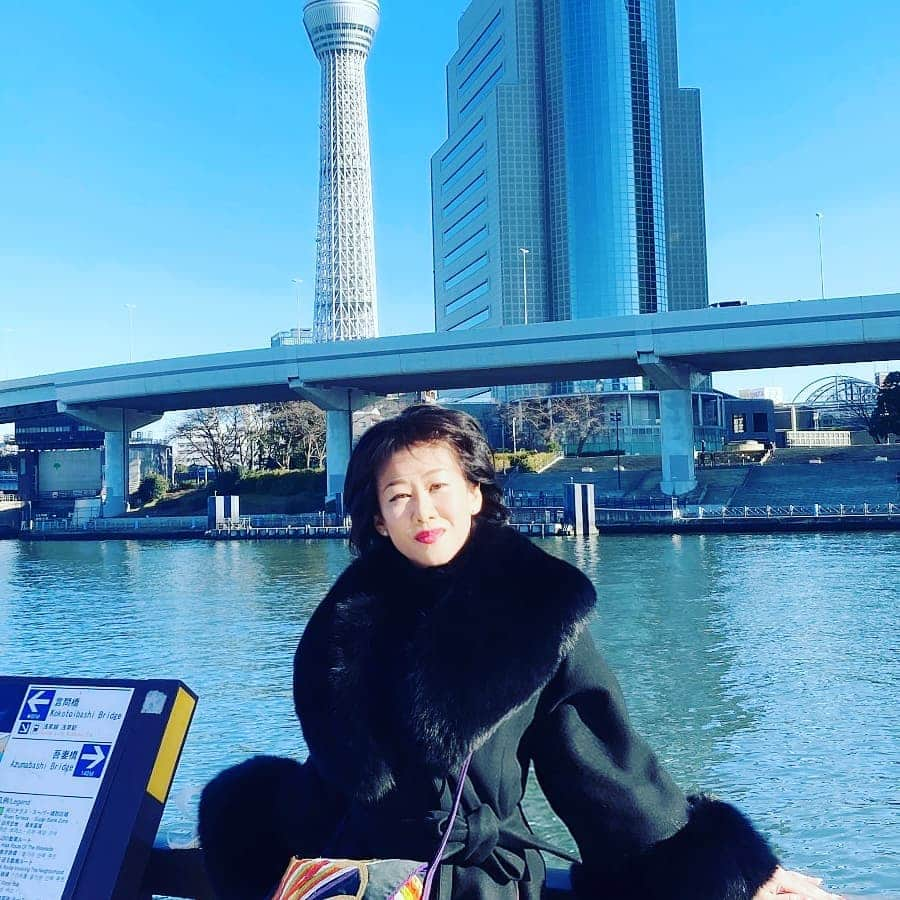 清水まり子さんのインスタグラム写真 - (清水まり子Instagram)「三密を避けて、浅草にお墓参り。天気もよくて気持ちのよい１月3日で気持ちよかった～Mariko ★ https://youtu.be/kMxxKPJOdcYhttps:// ★youtu.be/UWrF33v3JnA ★https://youtu.be/fsXv0aMyb64 ★https://youtu.be/JGLCcIbjBjI ★http://www.actrus.jp/marikoshimizu/ #父さんあのね  #父さん母さんありがとう  #あなたへ2020 #時は過ぎていく #ActrusManagement  #TokumaJapanCommunications」1月3日 5時04分 - mariko1205shimizu