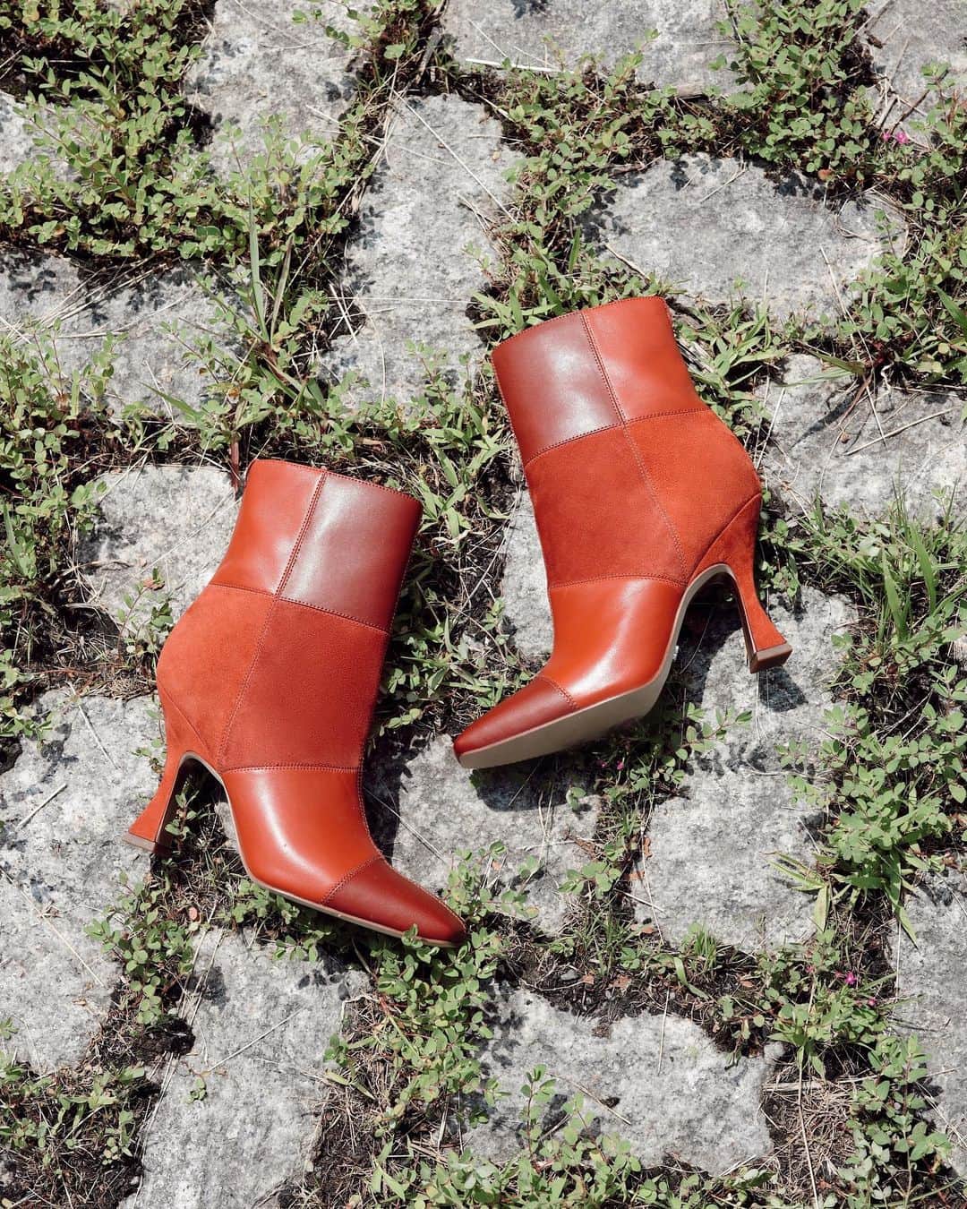 サムエデルマンのインスタグラム：「Step up your 2021 shoe game in the OLINA  #SamEdelman #FW2020」
