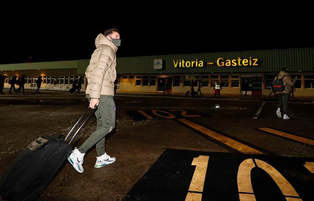 アトレティコ・マドリードさんのインスタグラム写真 - (アトレティコ・マドリードInstagram)「📍 Vitoria  🔴⚪ #AúpaAtleti ⚽ #AlavésAtleti」1月3日 5時08分 - atleticodemadrid