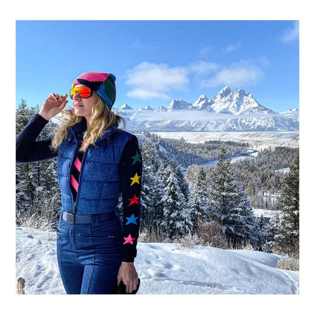 シャンテル・ヴァンサンテンのインスタグラム：「Looking forward or back... the view cant be missed here in Jackson Hole. This place is really magical year round! #GrandTetons」