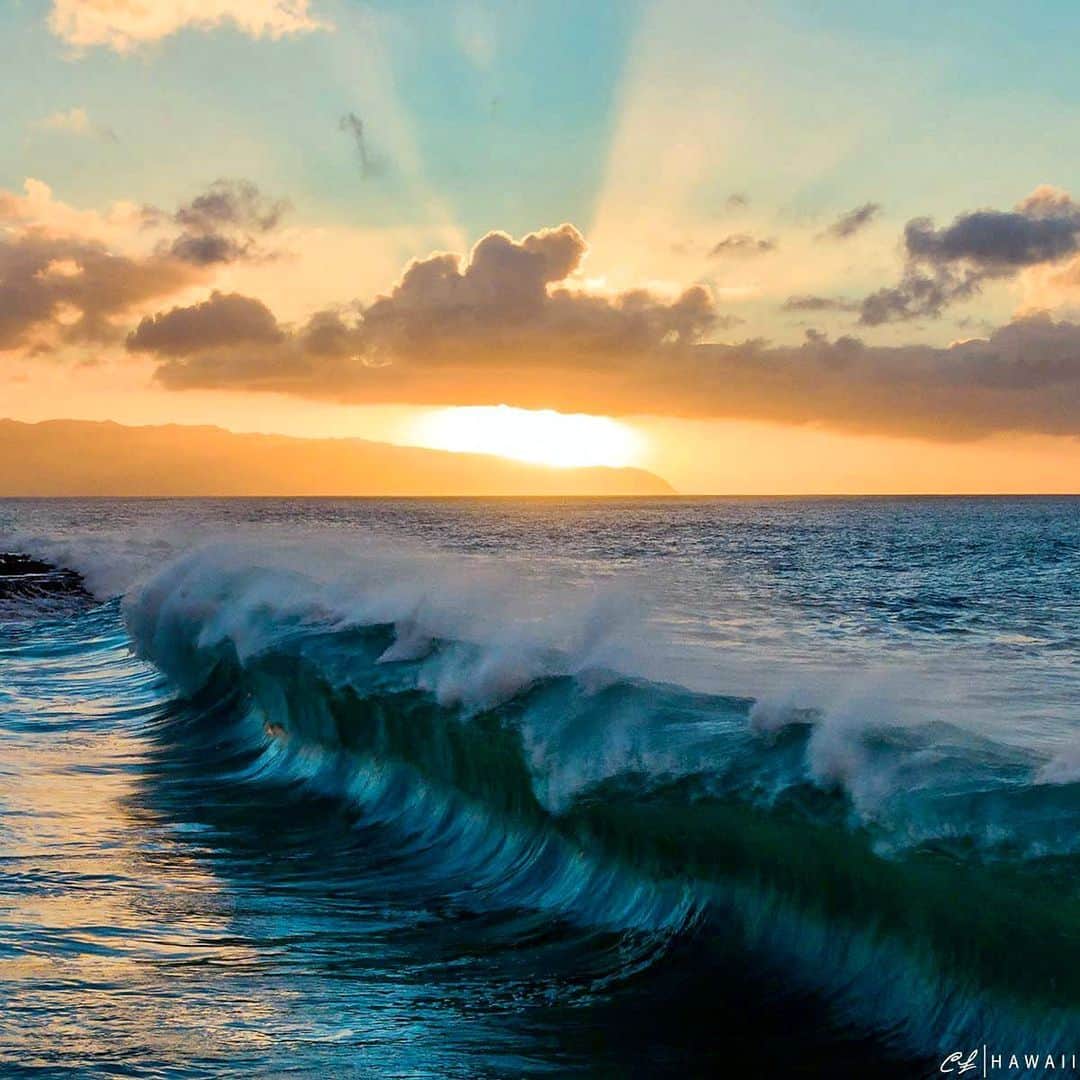 クラーク・リトルさんのインスタグラム写真 - (クラーク・リトルInstagram)「New Years Sunset 2021🌊🌅 #aloha #shorebreak #hawaii #clarklittle 🆑」1月3日 5時36分 - clarklittle