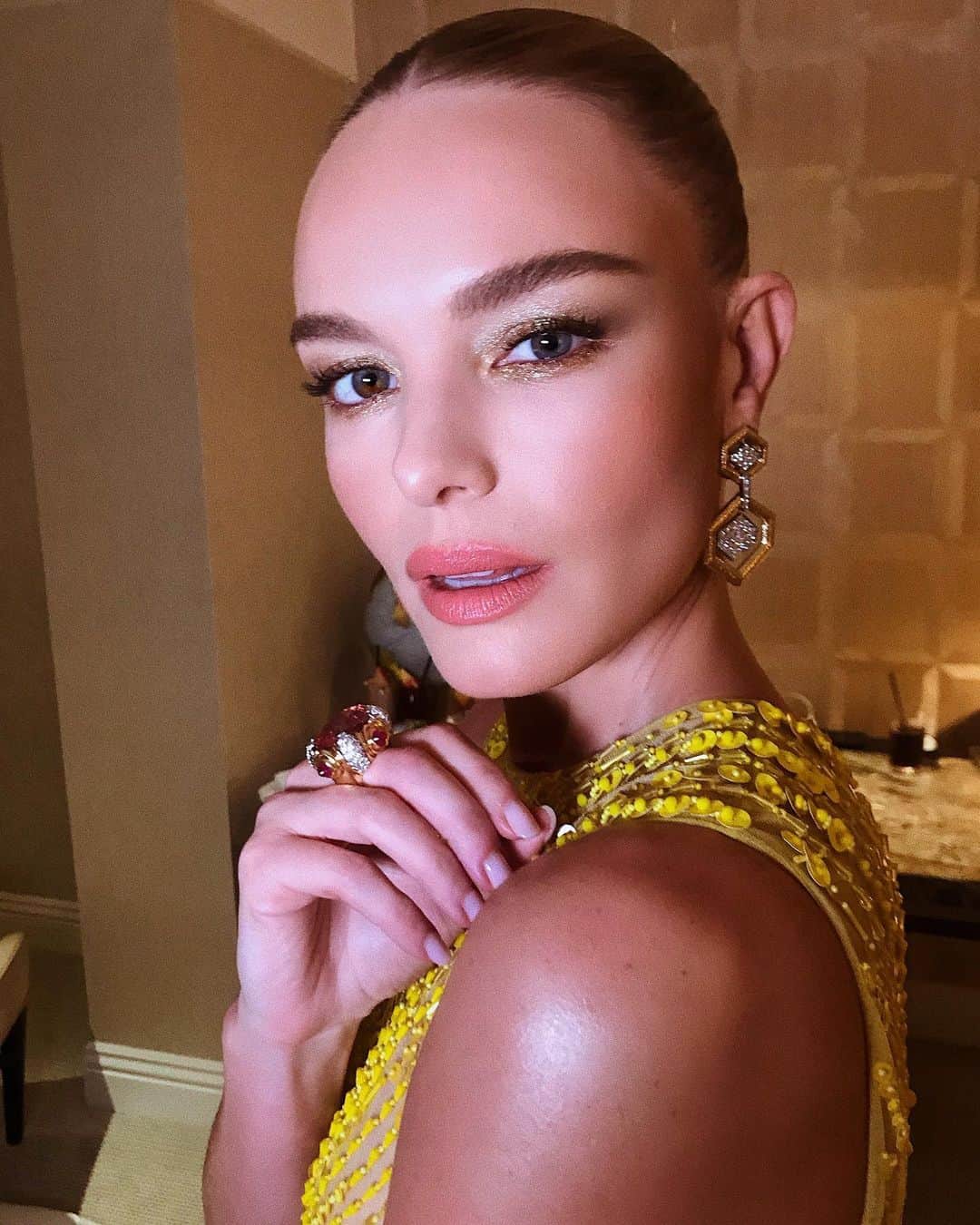 Hung Vanngoさんのインスタグラム写真 - (Hung VanngoInstagram)「Happy Birthday to the gorgeous #KateBosworth (@katebosworth). Hope you have a great day! 🎂❤️⭐️⚡️✨💫🌟」1月3日 5時52分 - hungvanngo