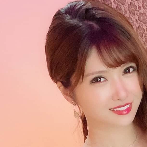 緑川みやびのインスタグラム：「コケコッコー🐓  おはよう  ついに完成💎💎  でも眠いので勇ましく二度寝 どんどん🐷になると思ったら 断捨離のおかげで体重増えてない🕊✨✨  #av女優  #女優　 #グリッド投稿  #アダルト  #adult  #セクシー  #ファッション　 #緑川みやび  #ファビュラス  #グラマラス  #fashion  #fabulous  #sexy #dress #ポートレート  #お洒落さんと繋がりたい  #instagood  #instalike  #like4like  #followme  #ファッション  #ootd  #beauty #instabeauty  #instafashion  #model  #style  #focus  #color  #art」