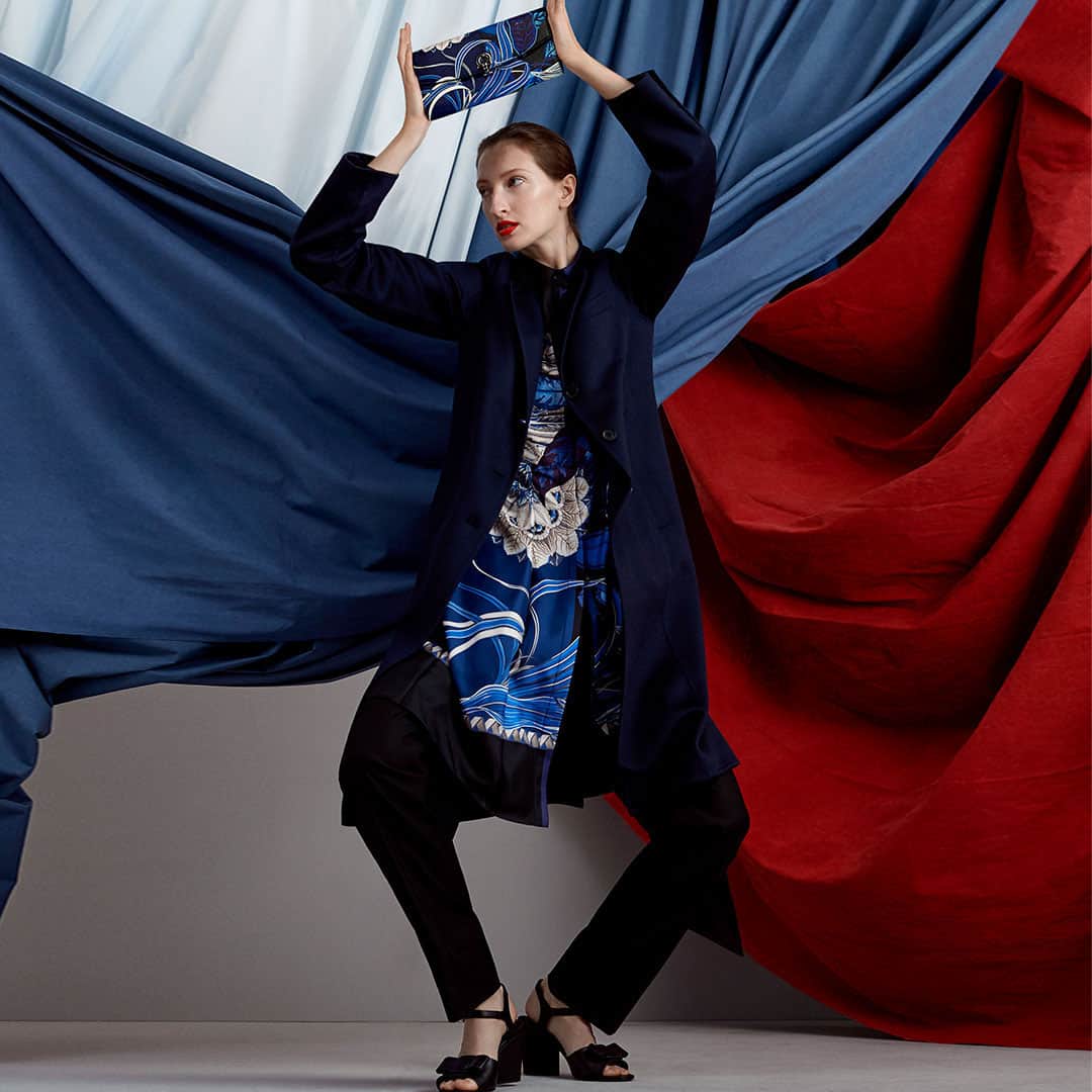 サルヴァトーレ・フェラガモのインスタグラム：「Flights of Fantasy: visiting the classic iconography of Ferragamo foulards and exquisitely crafted foulard-inspired accessories.」