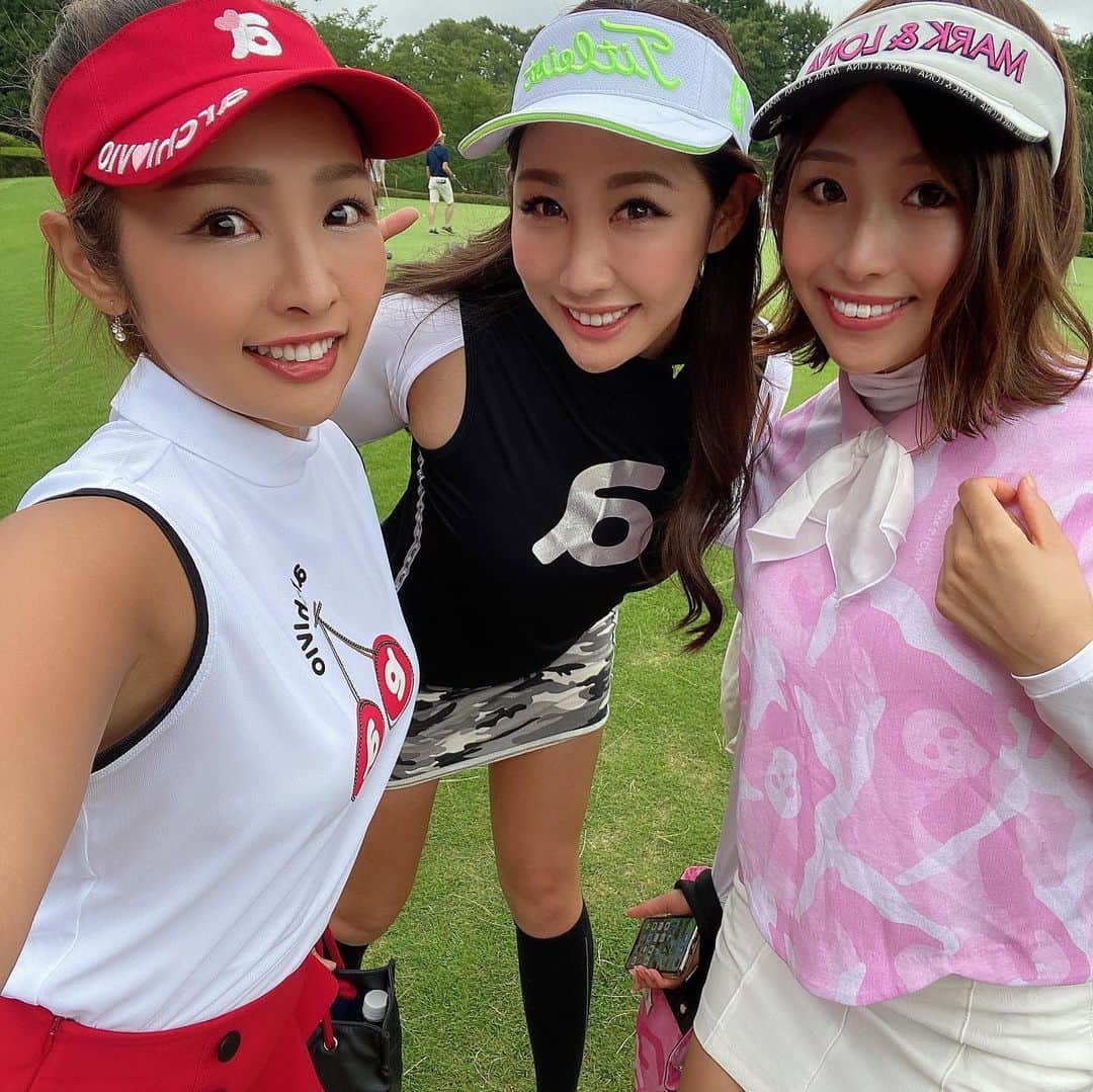 のインスタグラム：「おはようございます🧊  今日はとーっても寒い初打ち⛳️仲良し❤️  三人組で2021年のゴルフスタート⭐️  #初打ち　#ゴルフ2021   #golfgirl #golf #golfing #instagolf #golfswing #golffashion#golfstagram #golfwear  #ゴルフ好き #ゴルフ初心者 #ゴルフ練習 #ゴルフ女子 #ゴルフ男子 #ゴルフ上手くなりたい #ゴルフ好きと繋がりたい#ゴルフウェアー  #ゴルフスイング #골프 #エンジョイゴルフ#ゴルフコーデ #スポーツ女子 #ゴルフ旅 #高尔夫球 #กอล์ฟ #ゴルフコンペ」
