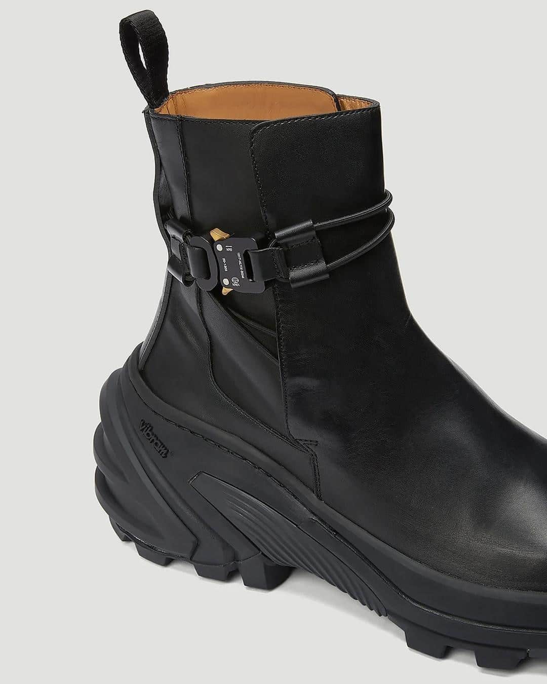 エルエヌシーシーのインスタグラム：「1017 Alyx 9SM focuses on sporty and streamlined forms, dynamic individualism and youthful collections. The Vibram-Sole Leather Boots are crafted from leather in a natural grain finish, featuring a chunky Vibram rubber sole. @alyxstudio」