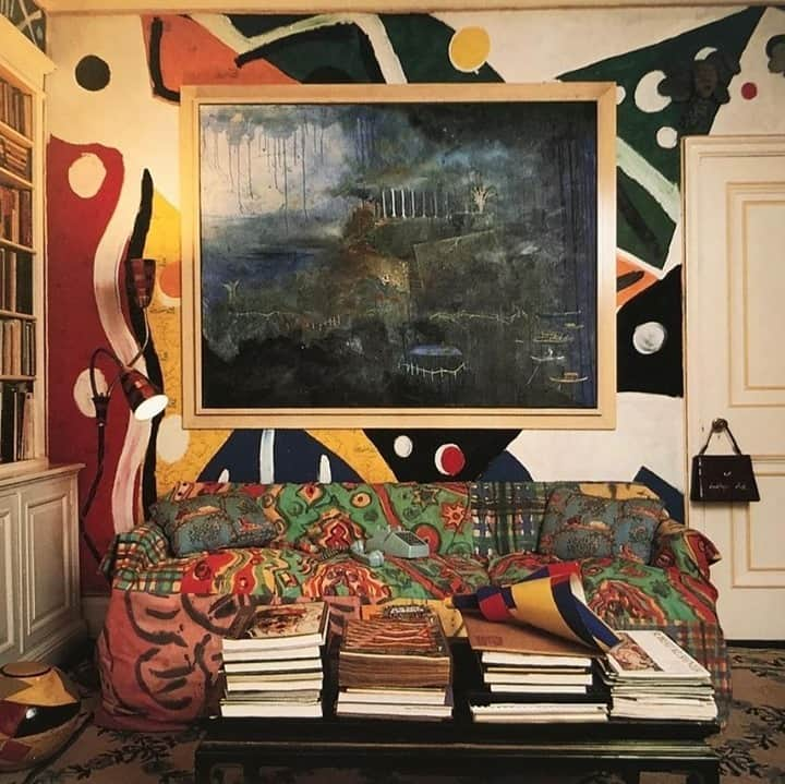 Meganさんのインスタグラム写真 - (MeganInstagram)「Library wall painted by Kim MacConnel and landscape by William Wegman via @the.peanut.vendor⁠ .⁠ .⁠ .⁠ .⁠ #interiordesign #KimMacConnel #WilliamWegman #abstractart #livingroom #landscape」1月3日 7時01分 - zanzan_domus