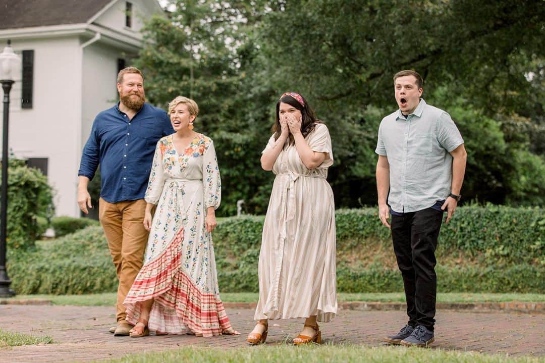 HGTVさんのインスタグラム写真 - (HGTVInstagram)「Get your tissues ready: #HGTVHomeTown’s season five premiere is an especially heartfelt one, and we can’t wait for you to see it (tomorrow at 8|7c). ❤️️🏡   Tap the #linkinbio to look back at season four and more. ☝️」1月3日 6時53分 - hgtv