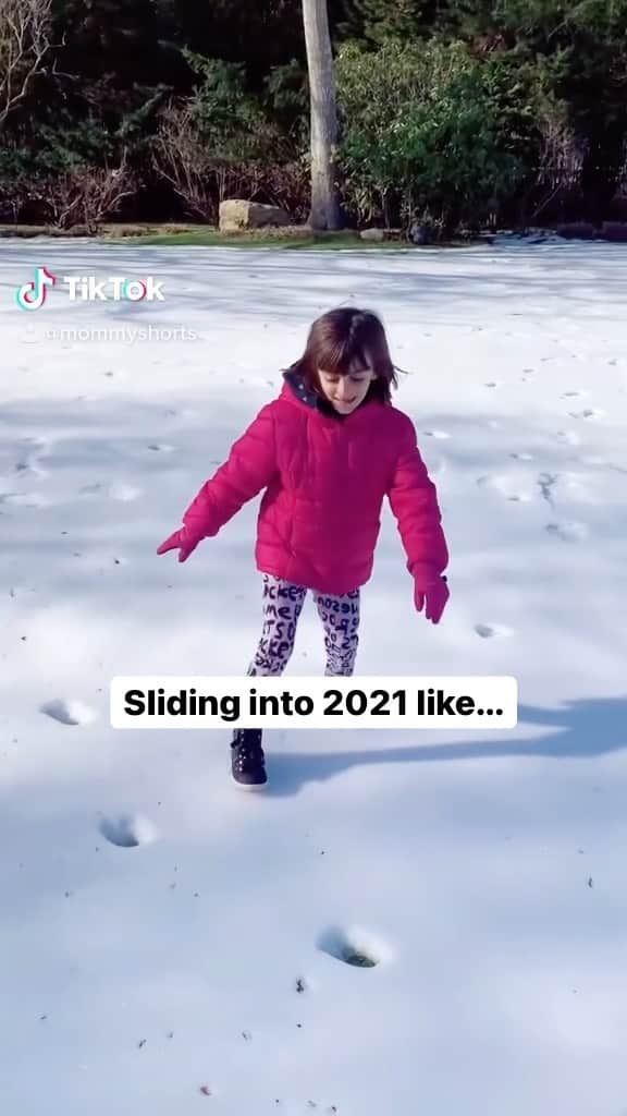 Average Parent Problemsのインスタグラム：「Happy New Year my friends! Approach 2021 with caution... 😅 Come follow me over on @mommyshorts tiktok 🎉」