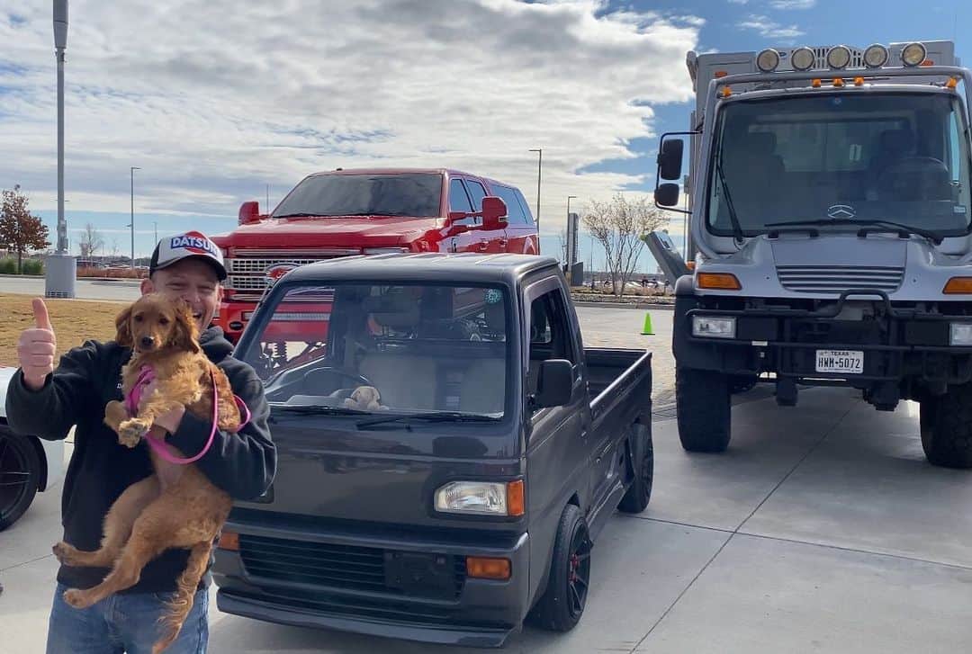 スティーブのインスタグラム：「“Big” truck parking only!! 大きいトラックに食われる軽トラ　笑　whose coming to JDM week next Saturday @parkupfront  @fueledupmeet ?? #keitruck #軽トラ」