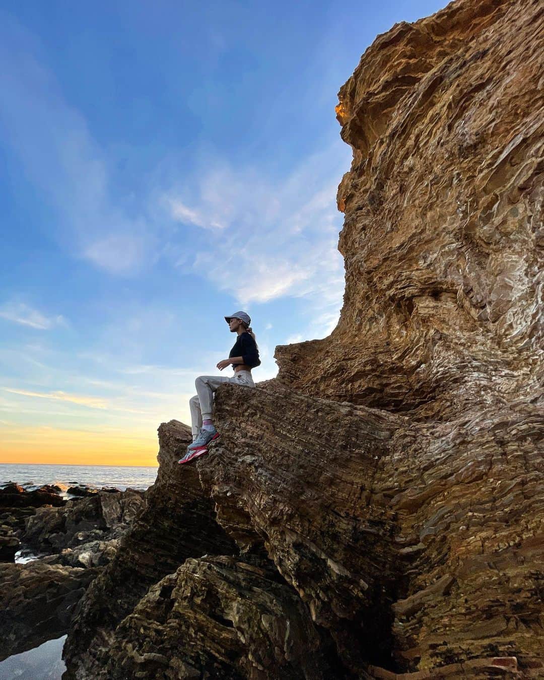 Joy Corriganのインスタグラム：「Starting out the new year in nature 🧘‍♀️🌞 Any 2021 resolutions?」
