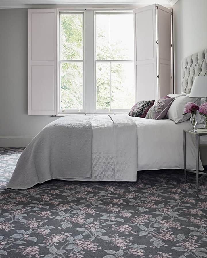 ローラアシュレイのインスタグラム：「Sundays were made for lie-ins 💤⁣ ⁣ Make your bedroom a place of complete luxury with a quality carpet from the Laura Ashley Carpet Collection available at @Brintons_Carpets」