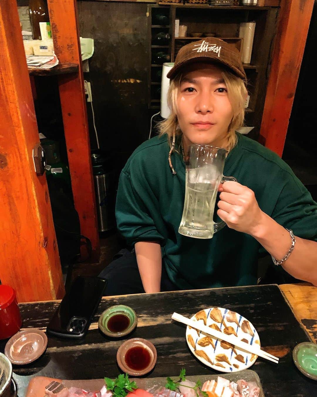 ジョーブログのインスタグラム：「おっす〜。あけましておめでとう！  今年は誰よりも動いて学んで楽しんで挑戦しまくる年にします🤣✌️  そして、今年こそマスク外してコロナ笑い飛ばして世界に行くぞ！  本年もジョーブログをよろしくな👍 2021年も青春しまくるぞ！！  #レディゴー」