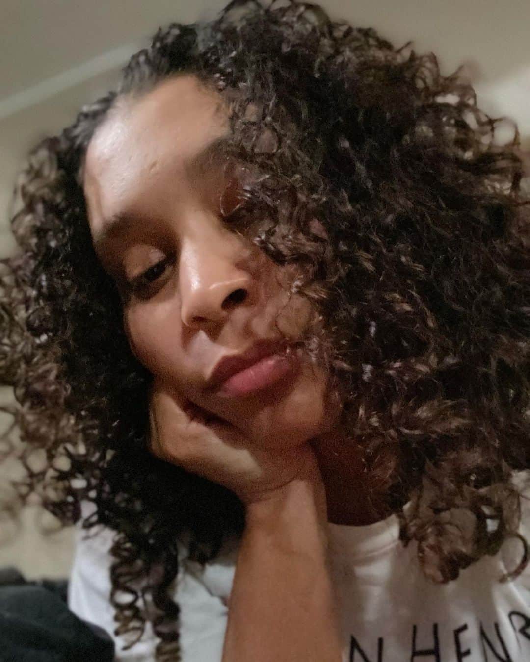 ダフニ・クラークのインスタグラム：「Uncomfortable Growth: everything I AM is everything I SURVIVED!」