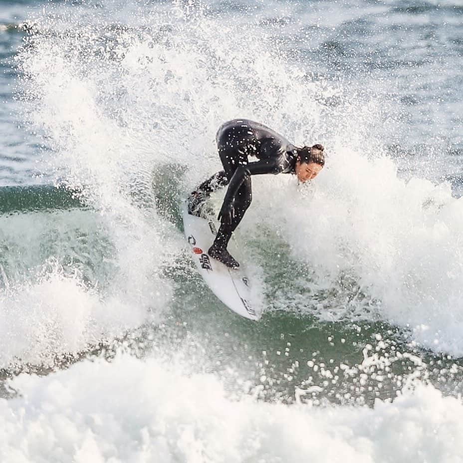 野呂玲花さんのインスタグラム写真 - (野呂玲花Instagram)「First surf in 2021🤍  Thank you @yasushi_photos for taking pictures !  初サーフは1月にしたらあたたかくて波もよくて、友達たち沢山入ってて楽しかった！」1月3日 17時10分 - reikanoro