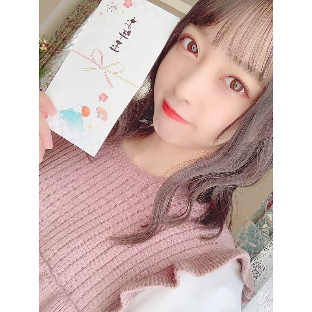 石田みなみさんのインスタグラム写真 - (石田みなみInstagram)「もう数年前からお年玉は﻿ もらう側からあげる側になったのだけど﻿ ﻿ ママとパパだけは22歳になっても﻿ くれるからお優しい🌸🌸﻿ ﻿ #STU48 #charmingtrip #idol #アイドル﻿ #Stucharmingtrip #石田みなみ　﻿ ﻿#年始 #正月 #お年玉 #🎍 #✨ ﻿」1月3日 17時11分 - ishida.minami_373