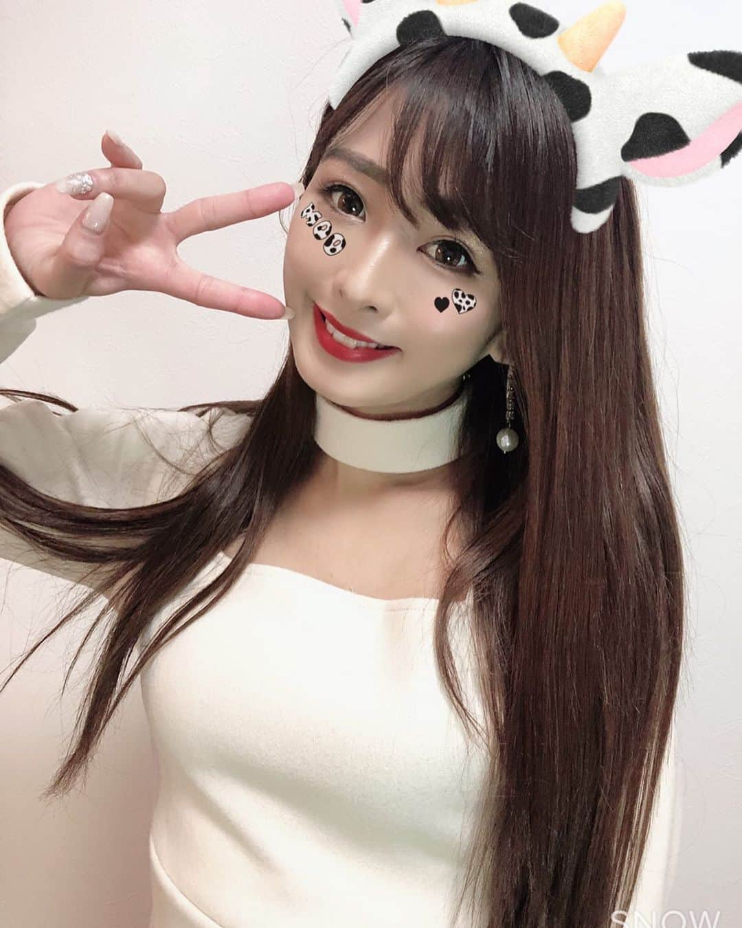Fujikoのインスタグラム：「いええーい  今日は、無観客ライブの 歌い始めやから  めっちゃ気合い入ったセトリです🍾  がんばるよー⭐️✨  目の前に誰もいないの寂しいけど 応援頼みますっ😖❤️  配信チケット、投げ銭チケット、 よろしくお願いします💓💓💓  投げ銭チケット購入専用ページ https://t.livepocket.jp/e/t96fm  配信チケット購入ページ https://twitcasting.tv/beronica110/shopcart/45473  #歌い始め#歌手#アーティスト#にょロボてぃくす #BERONICA」