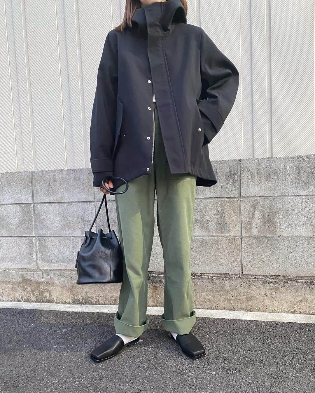 【ANN DE ARKさんのインスタグラム写真 - (【ANN DE ARKInstagram)「PICKUP ITEM﻿  ﻿ 《 Graphpaper 》﻿ Triple Cloth Hooded Blouson﻿ ￥61,600（税込）﻿ 〔20%OFF〕SALE： ￥49,280 （税込）﻿ ﻿ 系列店にてお取り扱い　@dearbyark ﻿ ﻿ 《 MADISON BLUE 》﻿ FATIGUE PANTS L.BS.﻿ ￥45,100（税込）01(S)サイズ着用﻿ ﻿ 《 building block 》﻿ MINI BUCKET in Pebbled Black﻿ ￥62,700（税込）﻿ ﻿ 《 AURALEE 》﻿ LEATHER SQUARE SANDALS MADE BY FOOT THE COACHER﻿ ￥53,900（税込）﻿ ﻿ ﻿ スタッフ身長158cm﻿ ﻿ ﻿ オフィシャルサイトの在庫と店頭在庫は共有しております。﻿ 商品に関しましては、お気軽にコメントや店舗までお問い合わせください。﻿ ⬇︎⬇︎⬇︎﻿ @ann_de_ark  @arknets_official﻿ #fashion #栃木 #宇都宮 #ショップ  #arknets #anndeark #annstyling #anncode #auralee #graphpaper #madisonblue #buildingblock」1月3日 17時10分 - ann_de_ark