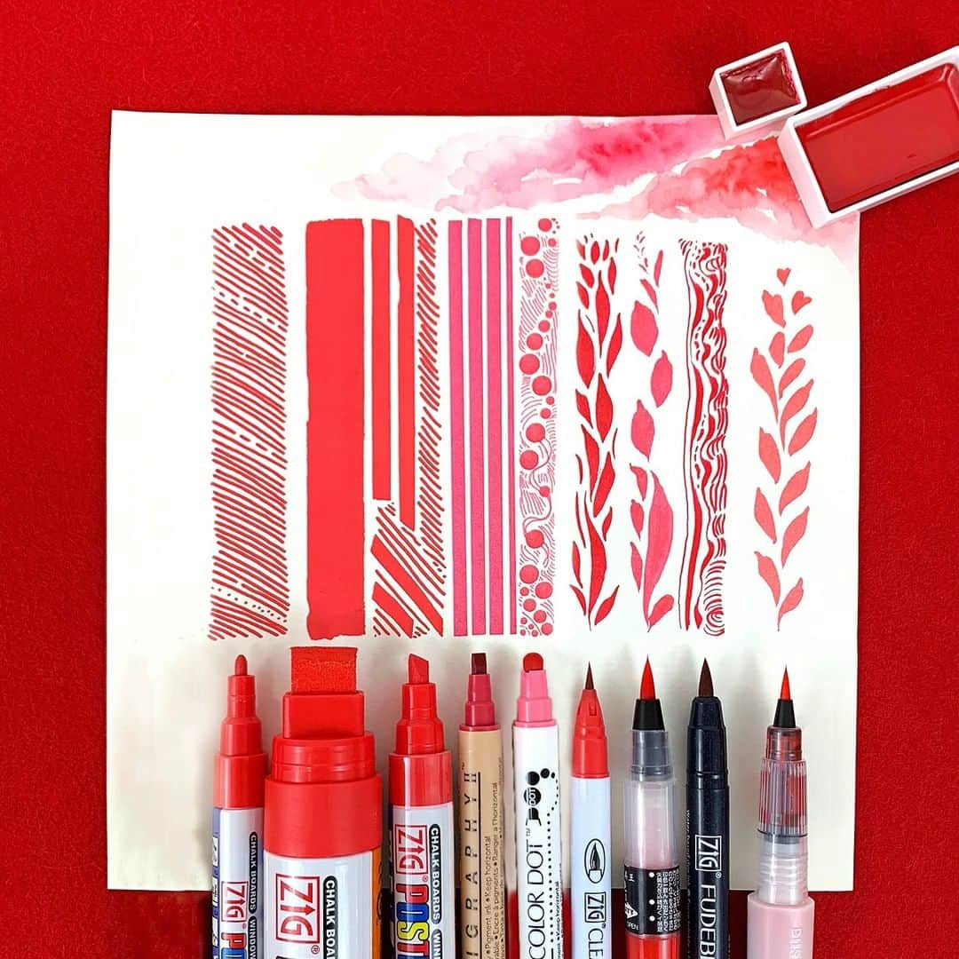 Kuretakeさんのインスタグラム写真 - (KuretakeInstagram)「２０２１年あけましておめでとうございます 😄 新年いかがお過ごしですか？お正月なのでおめでたい赤色インクの商品を集めてみました🥰個性豊かなペン先がそろっております。是非使ってみてください！！  What are your plans over New Year?  Since it is New Year's, we've collected some products with red ink, the color of celebration in Japan.  We have a variety of unique tips for you to choose from.  Please try them out!  Made with: ZIG メモリ－システムウィンクオブステラブラッシュⅡ / ZIG MEMORY SYSTEM WINK OF STELLA BRUSH Ⅱ 呉竹筆日和 / ZIG FUDEBIYORI 完美王耽美艶 / KURETAKE Cambio Tambien ZIG クリーンカラーリアルブラッシュ / ZIG CLEAN COLOR Real Brush ZIG クリーンカラードット / ZIG CLEAN COLOR DOT ZIG メモリーシステムカリグラフィーⅡ / ZIG CALLIGRAPHYⅡ ZIG POSTERMAN (貿易限定商品) 呉竹顔彩耽美 / KURETAKE GANSAI TAMBI 呉竹フィス透明水彩 / ZIG WATERCOLOR SYSTEM TRANSPARENT WATERCOLOR  #kuretake #kuretakezig #kuretakegansaitambi #kuretakecambiotambien #kuretakecambio #zig #gansaitambi #zigposterman #posterman #zigcalligraphy #calligraphypen #winkofstella #brushpen #colorgram #呉竹 #顔彩耽美 #完美王 #クリーンカラードット #zigcleancolordot #fudebiyori #筆日和 #カリグラフィー」1月3日 17時30分 - kuretakejapan