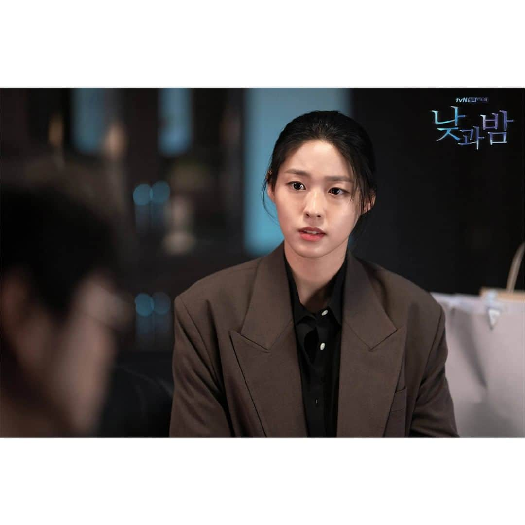 tvN DRAMA【韓国】さんのインスタグラム写真 - (tvN DRAMA【韓国】Instagram)「아빠를 의심하기 시작한 혜원🥺  예고살인추리극 #낮과밤 🌗 매주 [월,화] 밤 9시 tvN 방송 #남궁민 #김설현 #이청아 #윤선우 #awaken」1月3日 17時30分 - tvn_drama