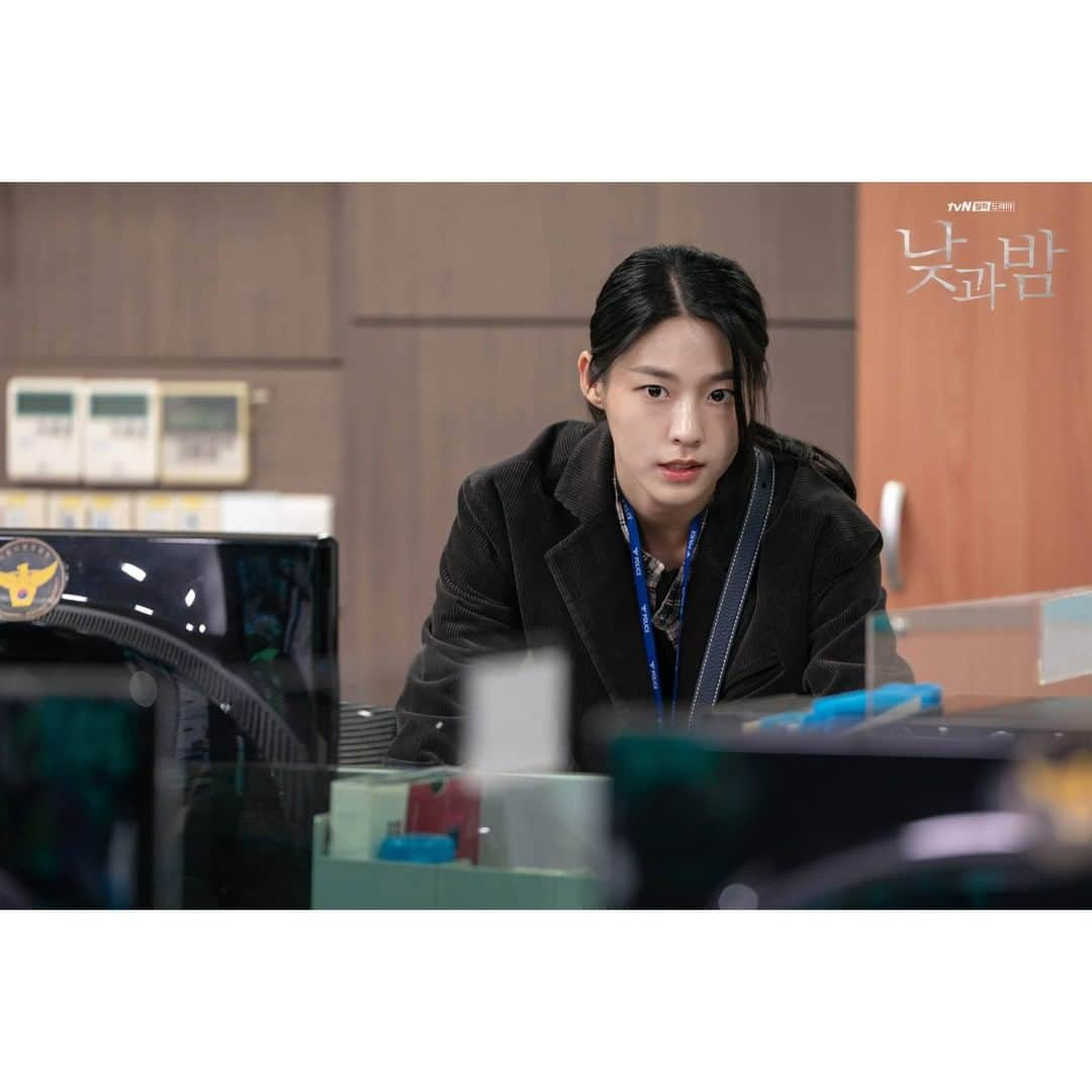 tvN DRAMA【韓国】さんのインスタグラム写真 - (tvN DRAMA【韓国】Instagram)「아빠를 의심하기 시작한 혜원🥺  예고살인추리극 #낮과밤 🌗 매주 [월,화] 밤 9시 tvN 방송 #남궁민 #김설현 #이청아 #윤선우 #awaken」1月3日 17時30分 - tvn_drama