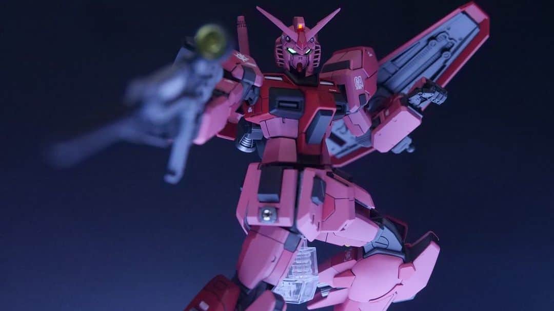 のインスタグラム：「キャスバル専用ガンダム  2代目キャスバル専用ガンダム！ 先代に比べるとかなり成長したのでは？ YouTube｢Abbieチャンネル｣にて制作動画公開中👍  #ガンダム#ガンプラ#ガノタ#模型#模型女子#ジオラマ#キャスバル#アニメ#gundam#diorama#gunpla#toy#anime#cooljapan#like4likes#instagood」