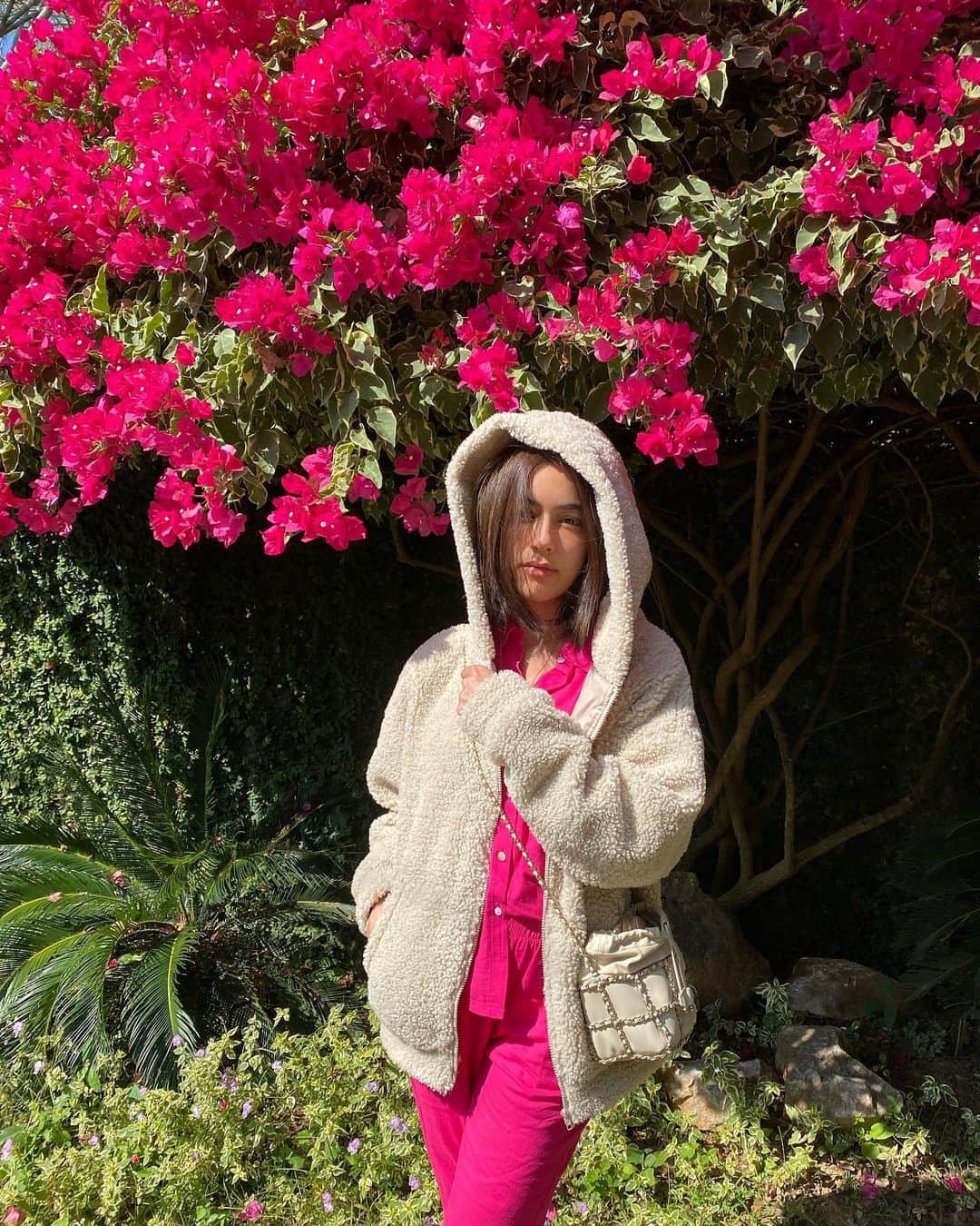 キンバリー・アン・ウォーテマス・ティアムシリのインスタグラム：「เลือกไม่ได้ ก็ลงหมดเลยแล้วกัน💗🌸」