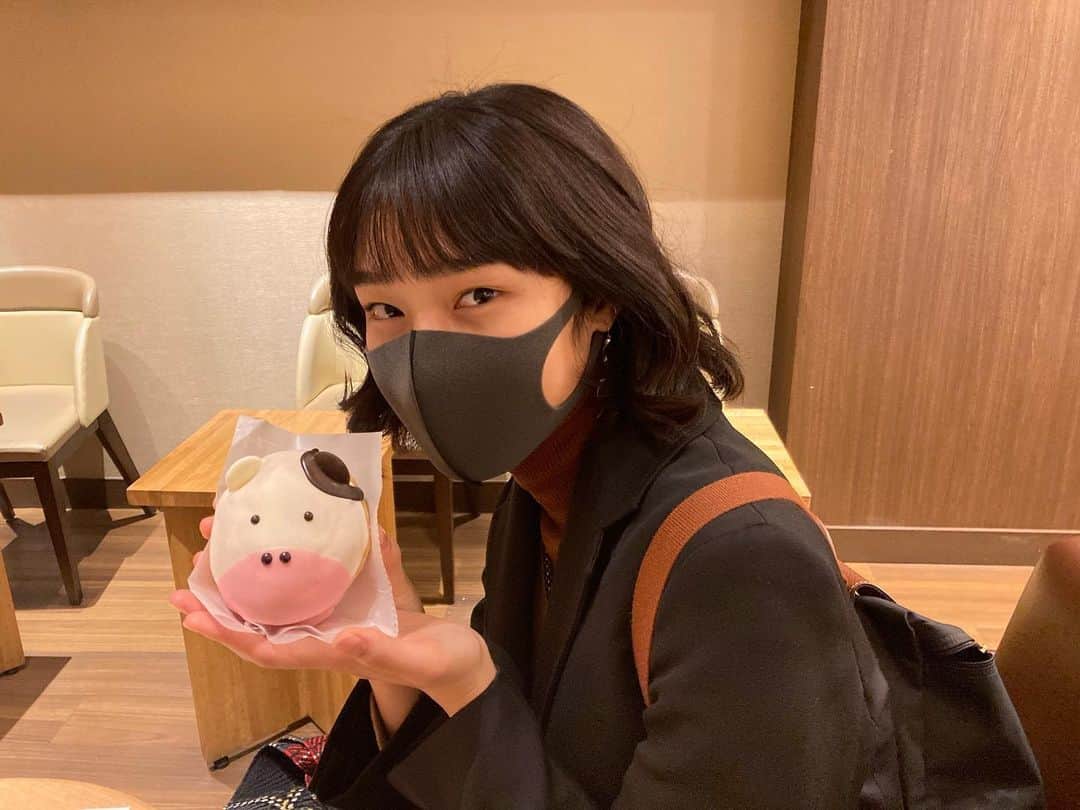 のインスタグラム：「Happy new year🎆 今年もよろしくお願い致します✨  #happynewyear #丑年」