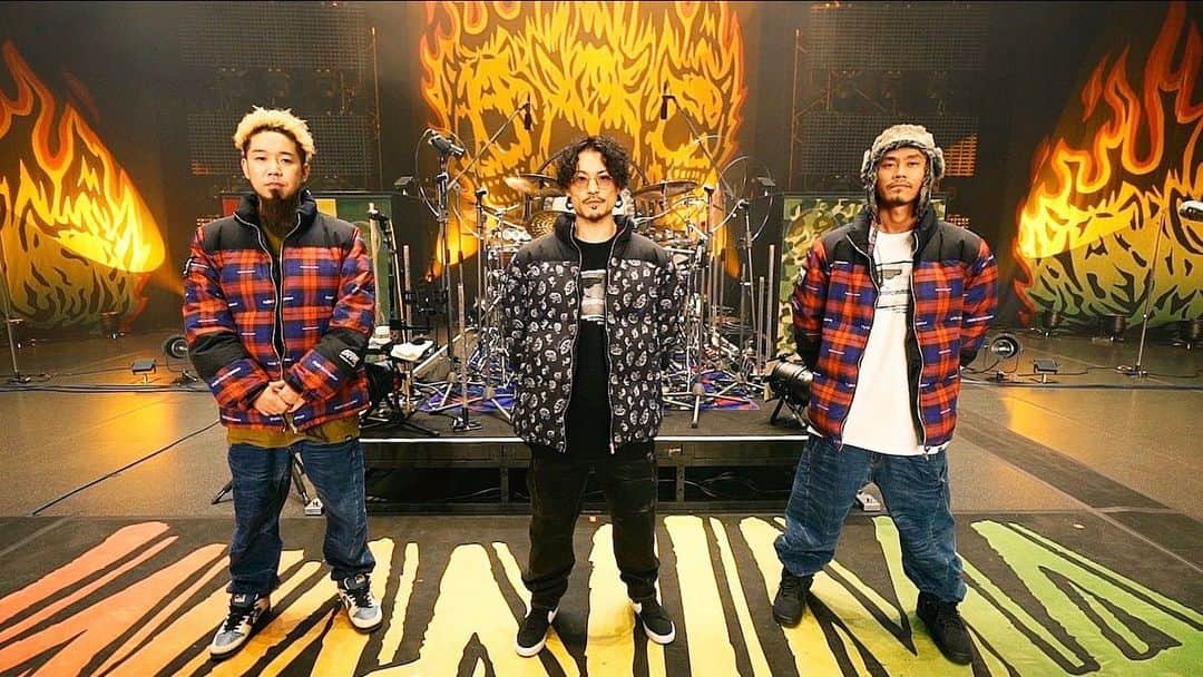 WANIMAのインスタグラム：「【再放送】﻿ ﻿ 1月8日(金)深夜2:30〜﻿ ﻿ NHK総合﻿ ﻿ 「WANIMA 18祭 〜1000人のシグナル〜」﻿ ﻿ http://wanima.net/﻿ ﻿ 詳しくはHPのNEWSをご覧下さい!!﻿ ﻿ #WANIMA﻿ #18祭﻿ #18FES」