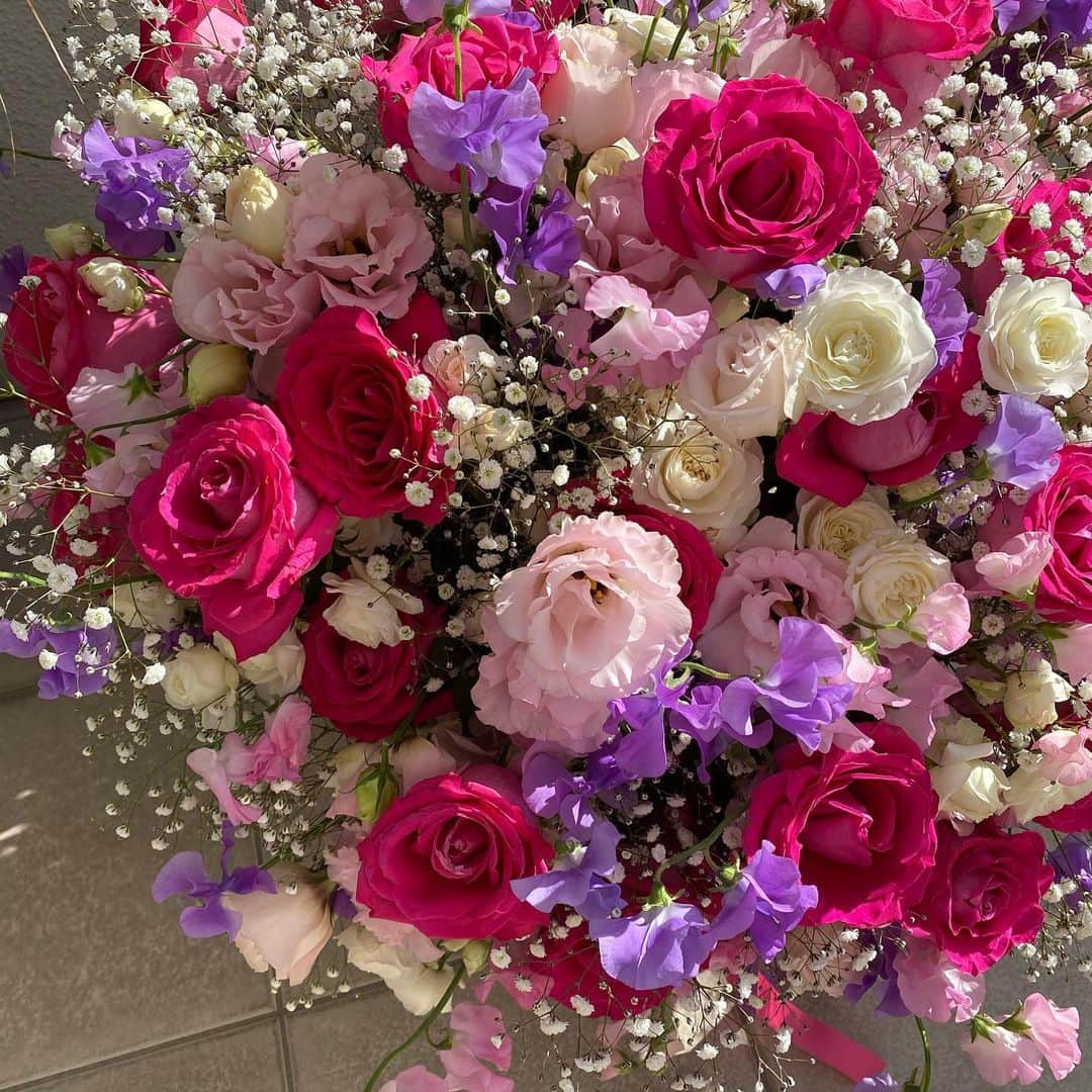 TANAKA ALICEのインスタグラム：「bouquet. 💜🤍💝」