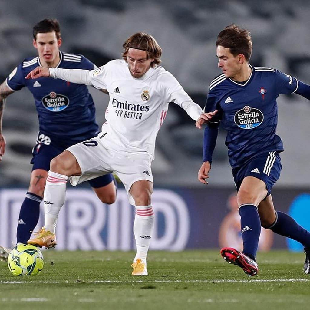 ルカ・モドリッチさんのインスタグラム写真 - (ルカ・モドリッチInstagram)「Important win and good start into 2️⃣0️⃣2️⃣1️⃣! 🙏🏻 🙏🏻🙏🏻 Let’s continue the same way! ⚽️💪🏻 #HalaMadrid」1月3日 9時24分 - lukamodric10