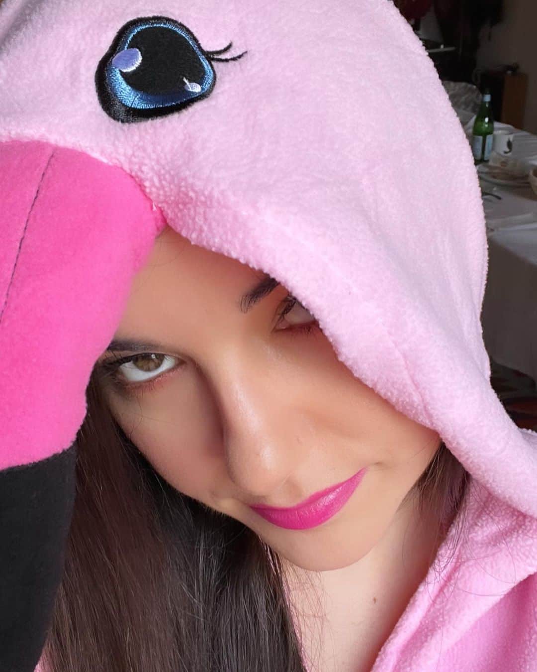 サーシャ・グレイのインスタグラム：「Live now, first  stream of 2021, Feelin good 🦩 1 or 2?」