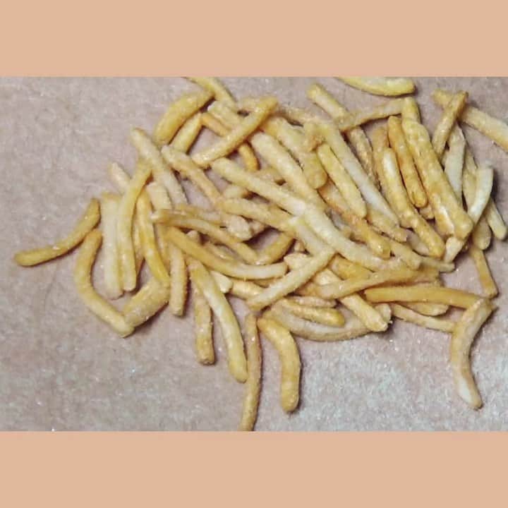 Nunu's Houseのインスタグラム：「☆2月期のミニチュア教室の 受付をはじめました🍔🍟✏️ 【ハンバーガー&ポテトセット】 ・大阪定期教室 ・東京定期教室(平日のみ) ・オンライン教室(動画配信のみ) ・オンライン教室(材料発送) お申し込みページはプロフィール 1番下URLよりご覧頂けます。 #ミニチュア　#miniature #田中智　#nunushouse」