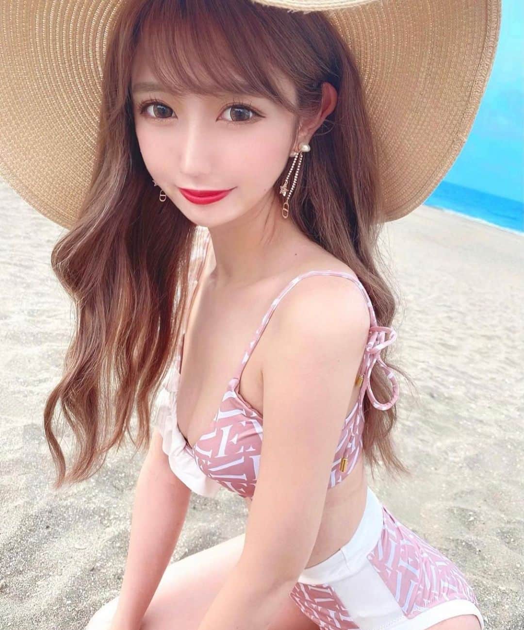 美女JAPANさんのインスタグラム写真 - (美女JAPANInstagram)「どうも美女JAPANです！✨ ＊ ＊ 今回ご紹介するのはこの方‼️ ＊ ＊ あやちさん！@o.aya_1127 ＊ ＊ とても綺麗！！🙈💕 おしゃれで色気のあるあやちさんが好き！💕 ＊ ＊ あやちさんのアカウントには他にも素敵な投稿がたくさんあります！✨ ＊ 皆さんも是非チェックしてみてね🧸 ＊ ＊ 明日の投稿もお楽しみに！！ ＊ ＊  #色気 #可愛い #綺麗 #かわいい #写真集 #モデル #美肌 #笑顔 #スタイル抜群 #可愛い #可愛すぎ #会いたい #天使 #美女 #美人 #美しい #清楚 #スタイル #色白 #スタイル抜群 #美脚 #素敵 #カワイイ #応援」1月3日 10時03分 - ajtpgawmda