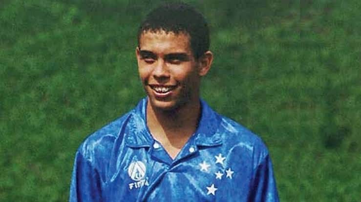 ロナウドのインスタグラム：「Um século de história! Parabéns @cruzeiro e muito obrigado por ter me projetado para o mundo! #cruzeirocentenario」