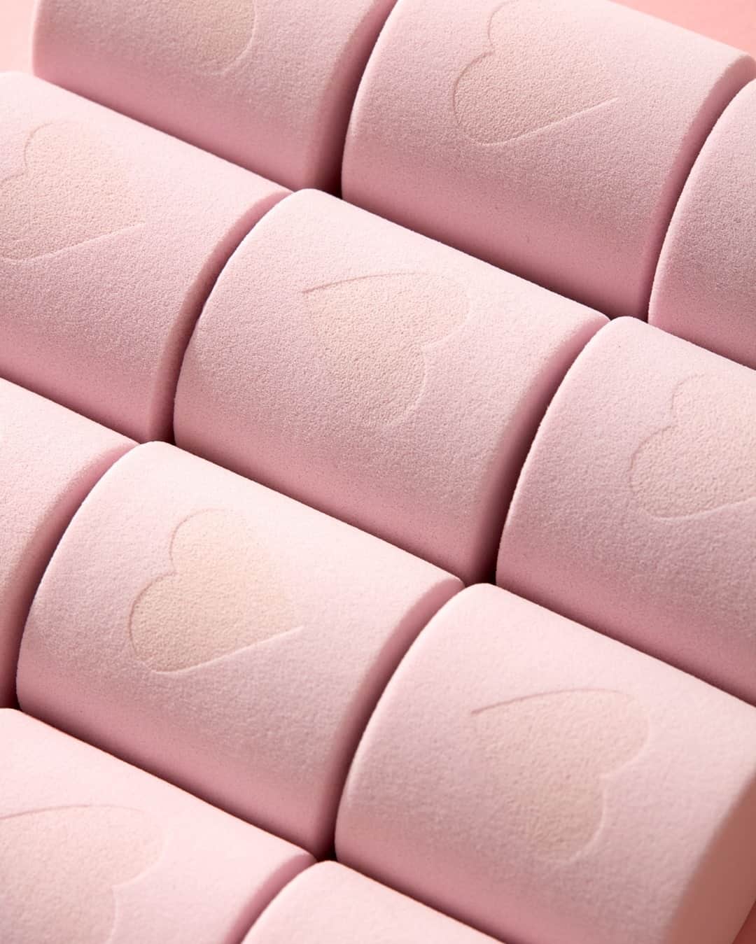 NYX Cosmeticsさんのインスタグラム写真 - (NYX CosmeticsInstagram)「THE MARSHMELLOW EFFECT ☁️ Cop our Marshmellow Blending Sponge for a super smooth & streak-free application 💕 Available online at nyxcosmetics.com • #nyxcosmetics21drop #nyxcosmetics #nyxprofessionalmakeup #crueltyfreebeauty」1月3日 9時58分 - nyxcosmetics