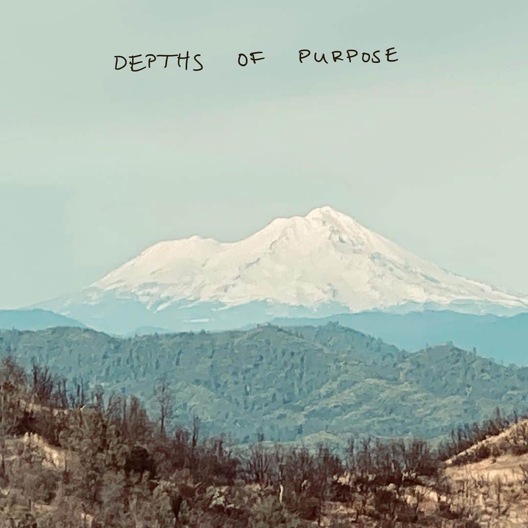 ブリット・ニコルのインスタグラム：「Depths of Purpose, Layers of Meaning, Saturate Everything You Do. Psalm 92:5 .  We don’t understand all of Gods ways, His ways are higher and much better than ours. But, we best believe there are depths of PURPOSE to everything He does. Let’s get seated in TRUST today. He knows what He’s doing and His plans are good. What an amazing God we serve, I mean look at this mountain!!!   📷  and Art - by me :)」