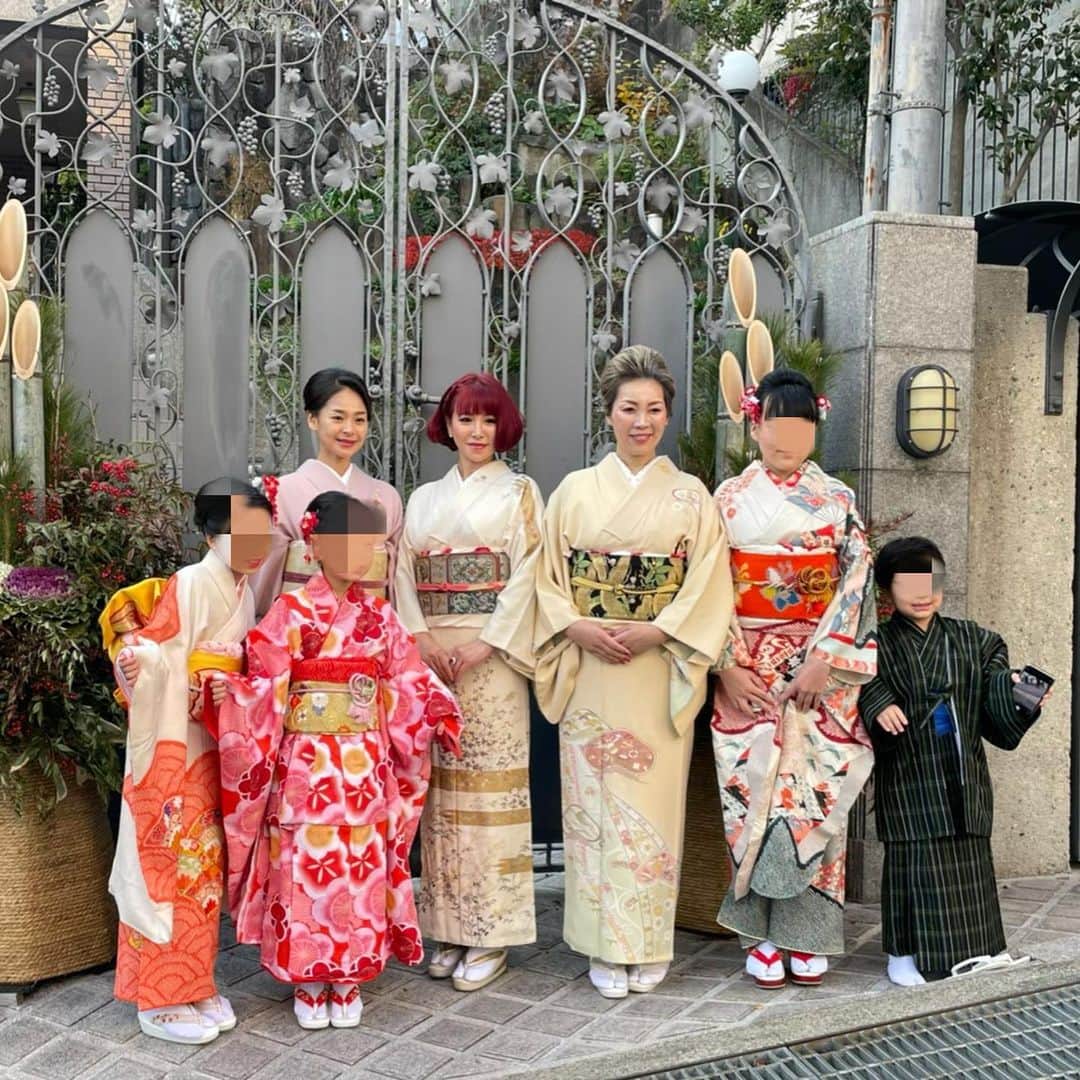 マッキーーーさんのインスタグラム写真 - (マッキーーーInstagram)「今年も賑やかで楽しいお正月を迎える事ができました✨ #謹賀新年  #新年会 #2021 #皆んなで着物  #日本のお正月 #happynewyear」1月3日 10時33分 - g_dramaki_