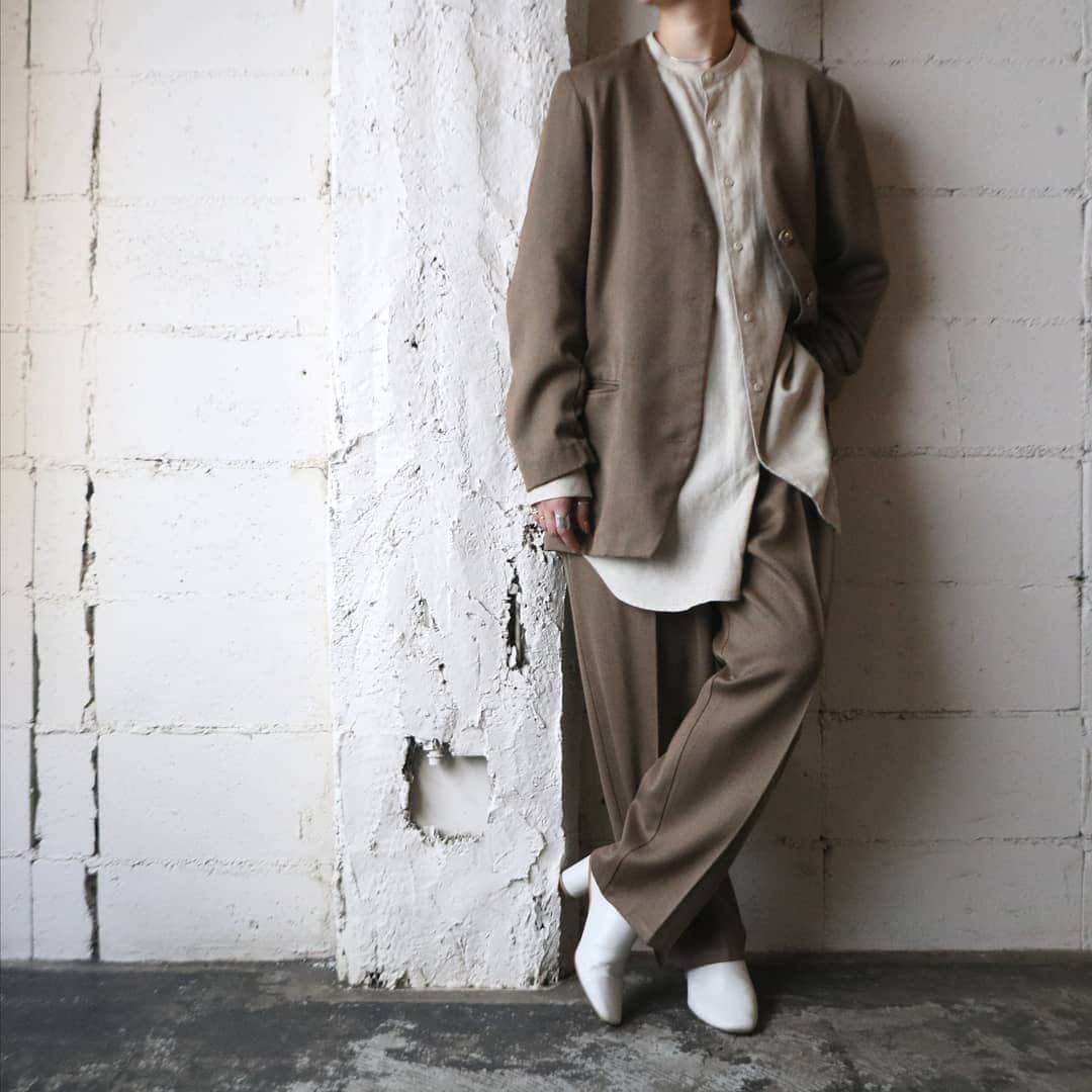 吉祥寺 古着屋 Orfeoのインスタグラム：「. 2021/1/3 NEW ARRIVAL  #orfeo #kichijoji #tokyo #vintage #used #fashion #coordinate #outfit . . 年末年始の営業時間 . 12/29～1/2  CLOSE 1/3～  12:00～20:00 . .  お問い合わせはインスタグラムのプロフィール掲載のメールアドレスにお願いいたします。お返事は1/4以降になることをご了承ください。 . またコメント、DMでのお問い合わせは受け付けておりませんので併せてご了承ください。 ONLINE SHOPの商品も店頭にてご購入頂けます。気になる商品がございましたらスタッフにお声掛けください。  新型コロナウィルス感染拡大防止策を徹底した上で営業をしております。マスクの着用、入店時にアルコールでの消毒をお願いいたします。」