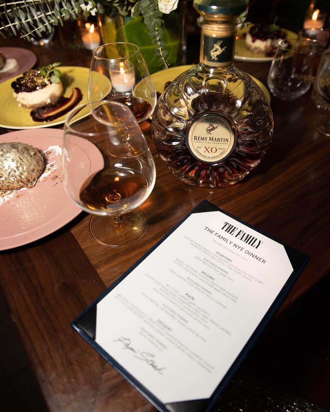 ファボラスのインスタグラム：「Salute to @remymartin, @xoxocaylo for the Dinner at @papisteak to celebrate the New Year with THE FAMILY..   $10,000 bottle of Louis XIII to start the year.. Twenty Twenty Won」