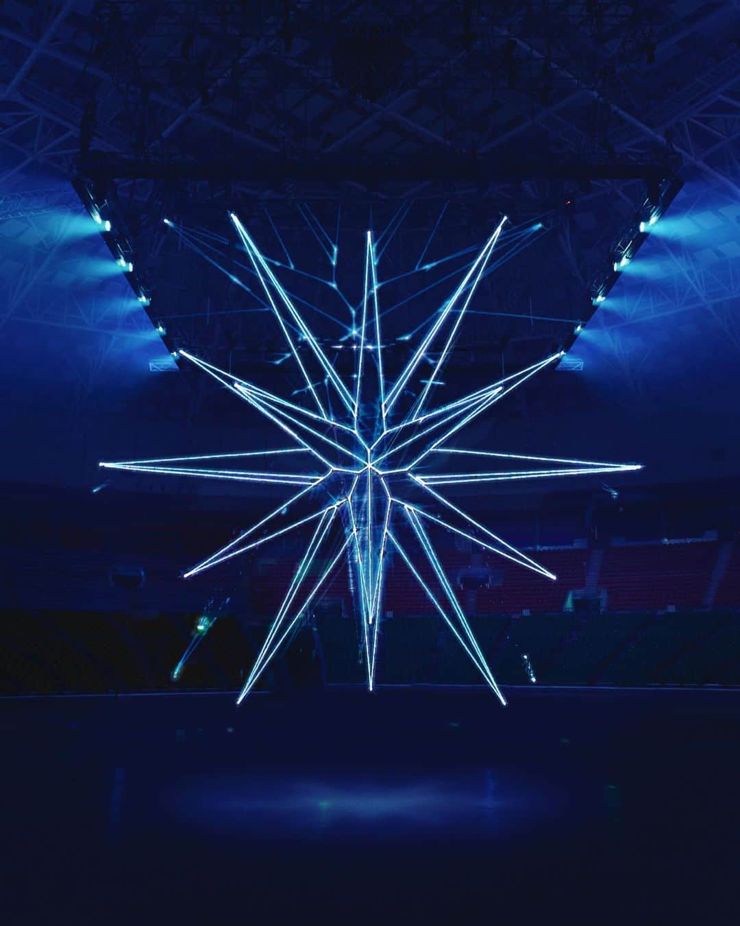 JaeWon Shimさんのインスタグラム写真 - (JaeWon ShimInstagram)「Light.  나에게 아직 끝나지 않은 2020년. 오늘 무사히 잘 끝이 나길.  #태어나처음4일밤샘 #농담같지만찐」1月3日 10時54分 - beatburgerjae