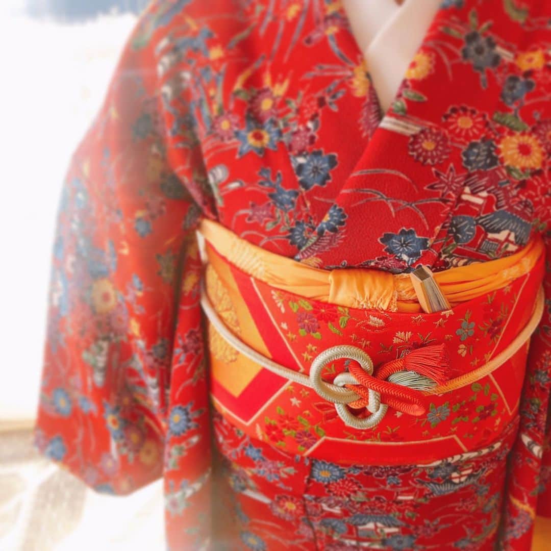 カオルコさんのインスタグラム写真 - (カオルコInstagram)「毎年恒例。  #kimono #hakama #japanese #culture #ライフスタイル #lifeisbeautiful #お正月 #prayfortheworld #staypositive #tokyo #2021 #娘と息子」1月3日 11時01分 - ka_ruk_
