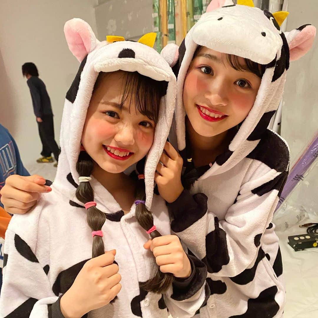 ニコ☆プチのインスタグラム：「🐮♡🐮 ・ モーモーシスターズ💟 ・ #ニコプチ #プチモ #小松崎ふたば #中山あやか #丑年」