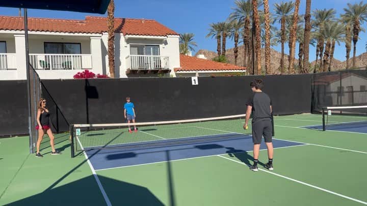 ヘザー・マクドナルドのインスタグラム：「#thebachelorette #pickleball date! Who will win alone time with #thebachelorette Heather? Brandon or Matthew?」